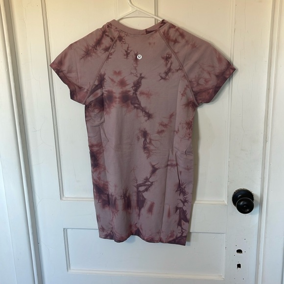 Womens Lululemon Swiftly Tech Short Sleeve 2.0 Size 6. - Picture 3 of 4